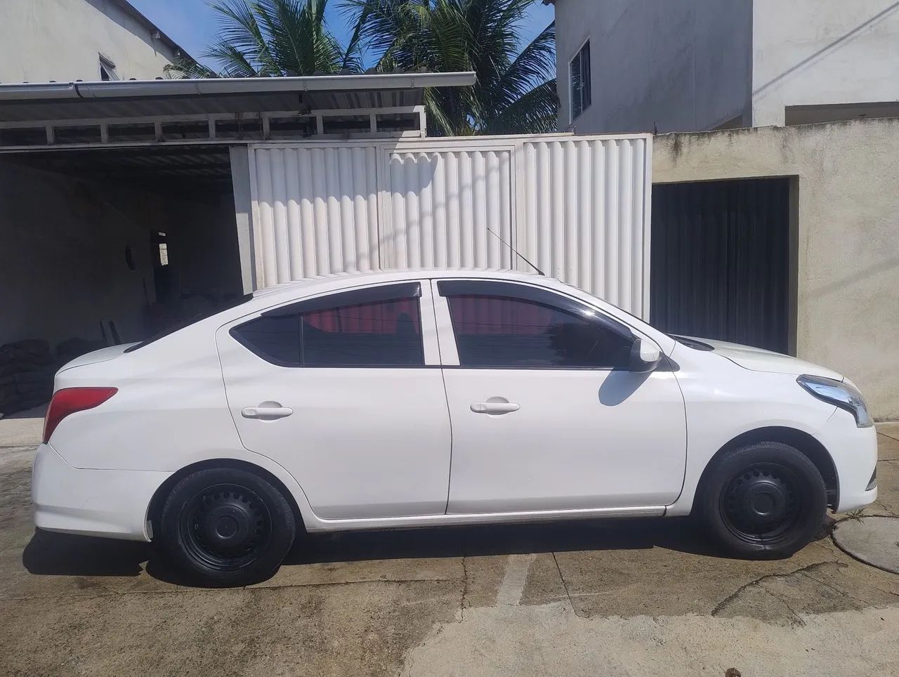 Nissan versa  - Foto 4