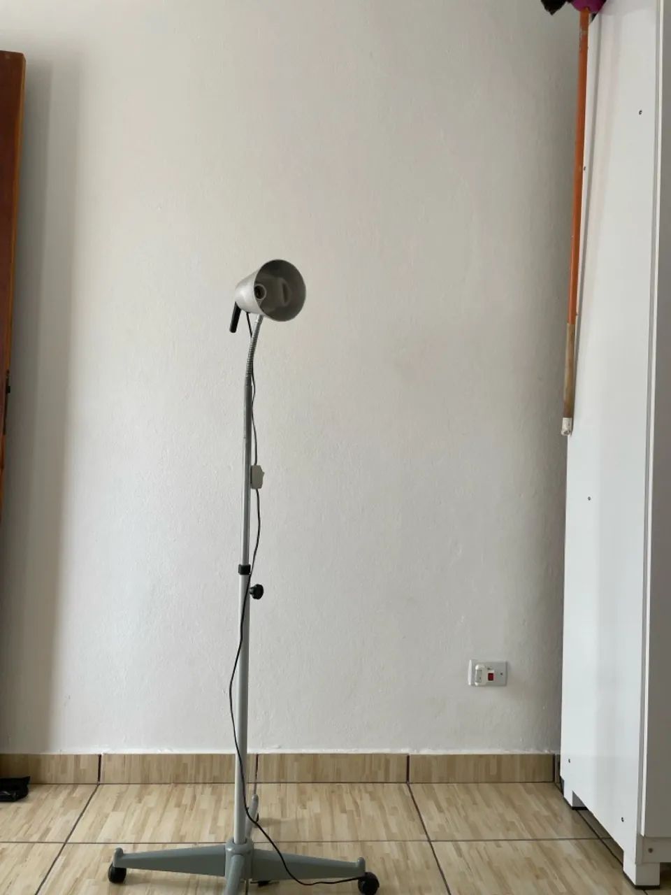 Suporte para luz infra vermelho com rodízio  - Foto 2