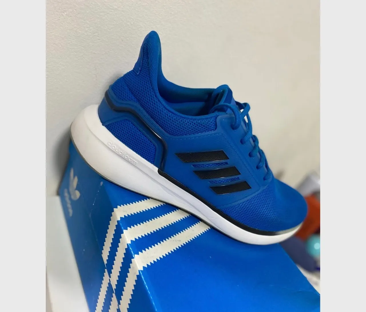 Tênis adidas