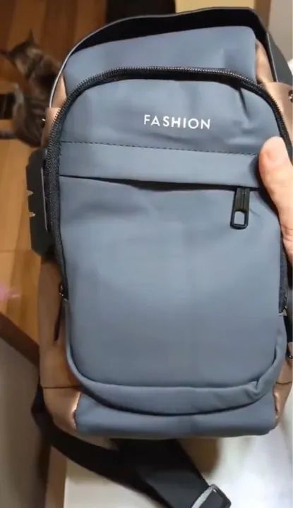 Mochila de ombro transversal unilateral USB trava de código  - Foto 2