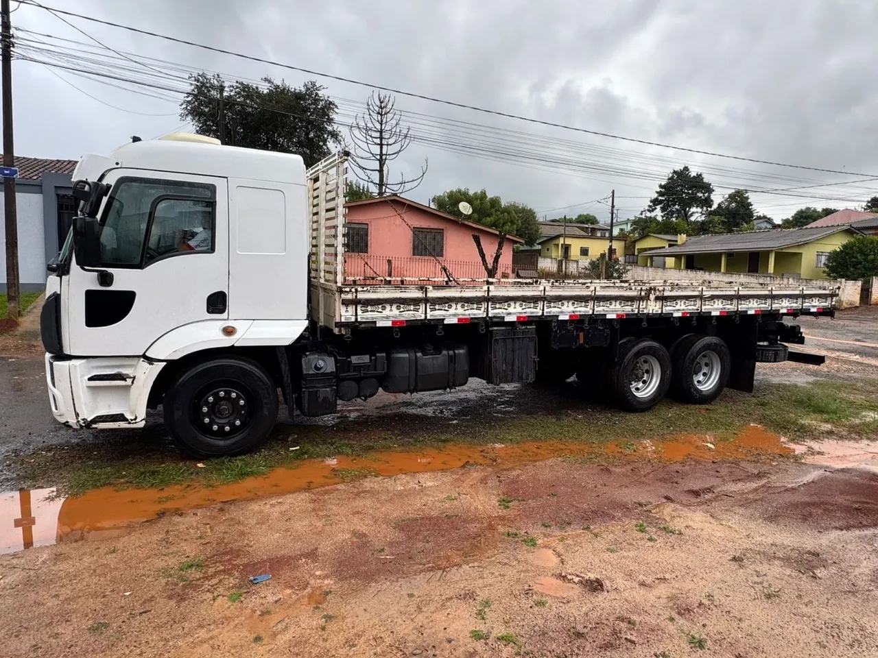 Caminhão Carroceria