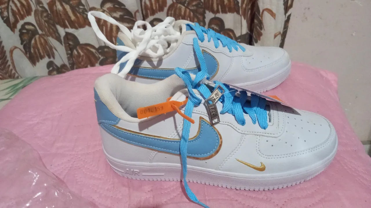 Tênis Nike Air Force 1 Azul e Branco