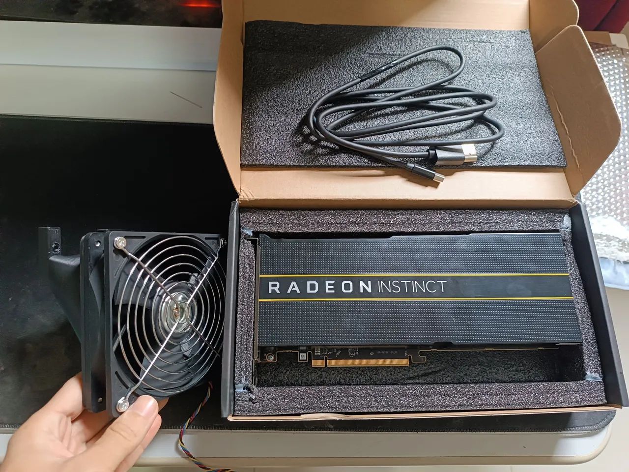 レ*ア様 AMD Radeon Instinct MI50 32GB グラフィッ Radeon INSTINCT MI50 - 株式会社エーキューブ