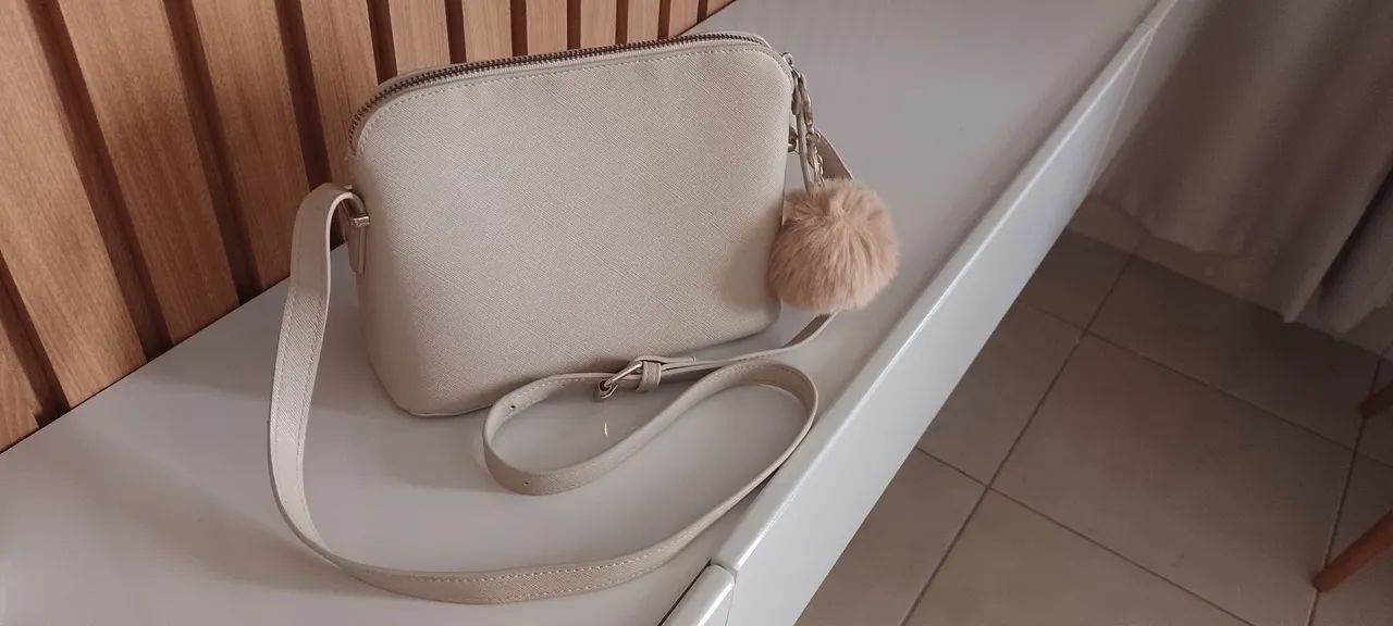 Bolsa bege leve um brinde a sua escolha 