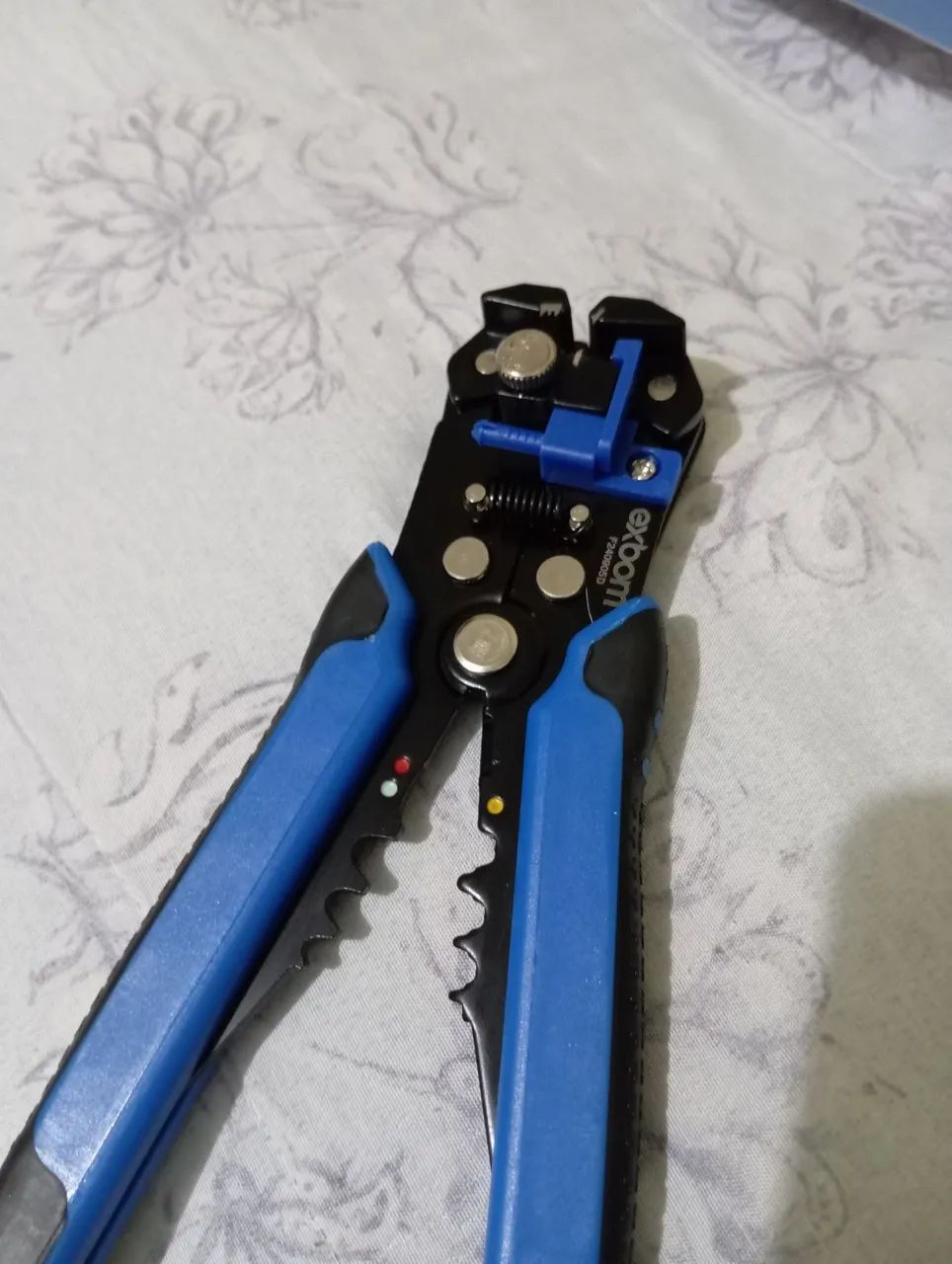 Alicate decapador 5 em 1 lacrado novo sem uso - Foto 4