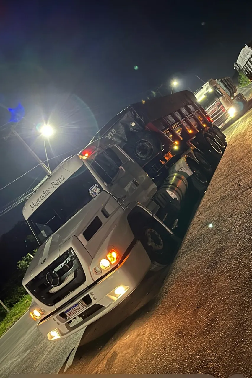 Mercedes 1635 Atron e carreta randon
