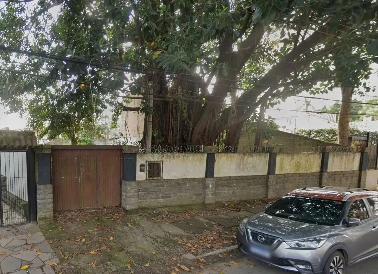 Terreno com 550m² no Bairro Guarujá