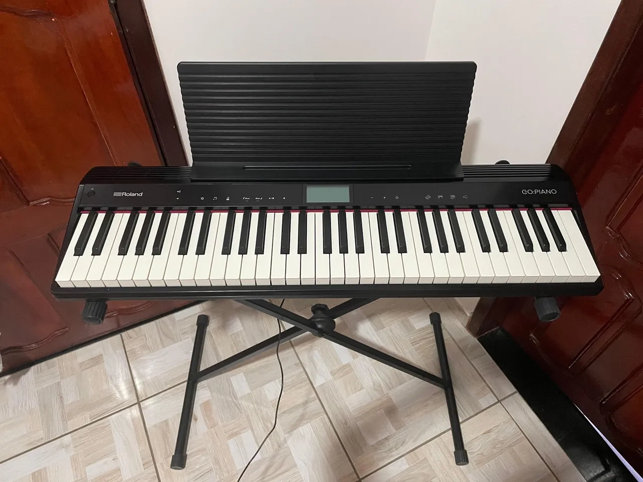 Kit Teclado Roland Go Piano 60P (pouco tempo de uso e sem marcadas de uso)