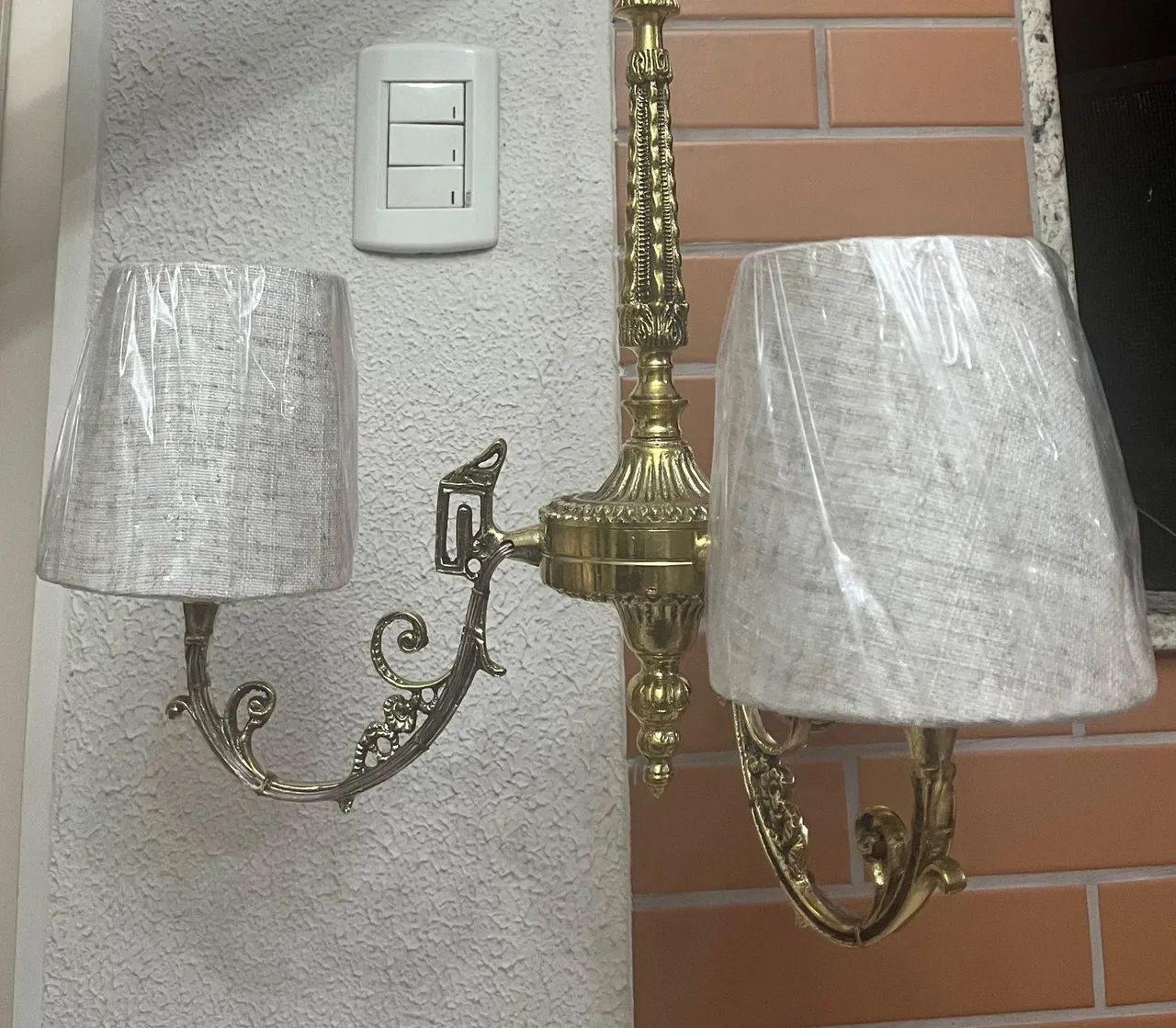 Lustre antigo em bronze maciço para três lâmpadas com cúpulas em linho - Foto 4