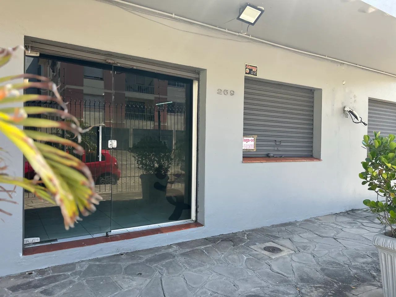Alugo Loja área central de fácil estacionamento 