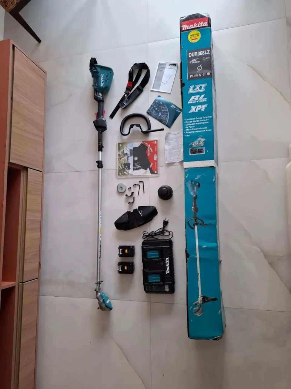 Roçadeira a Bateria Makita DUR368LZ