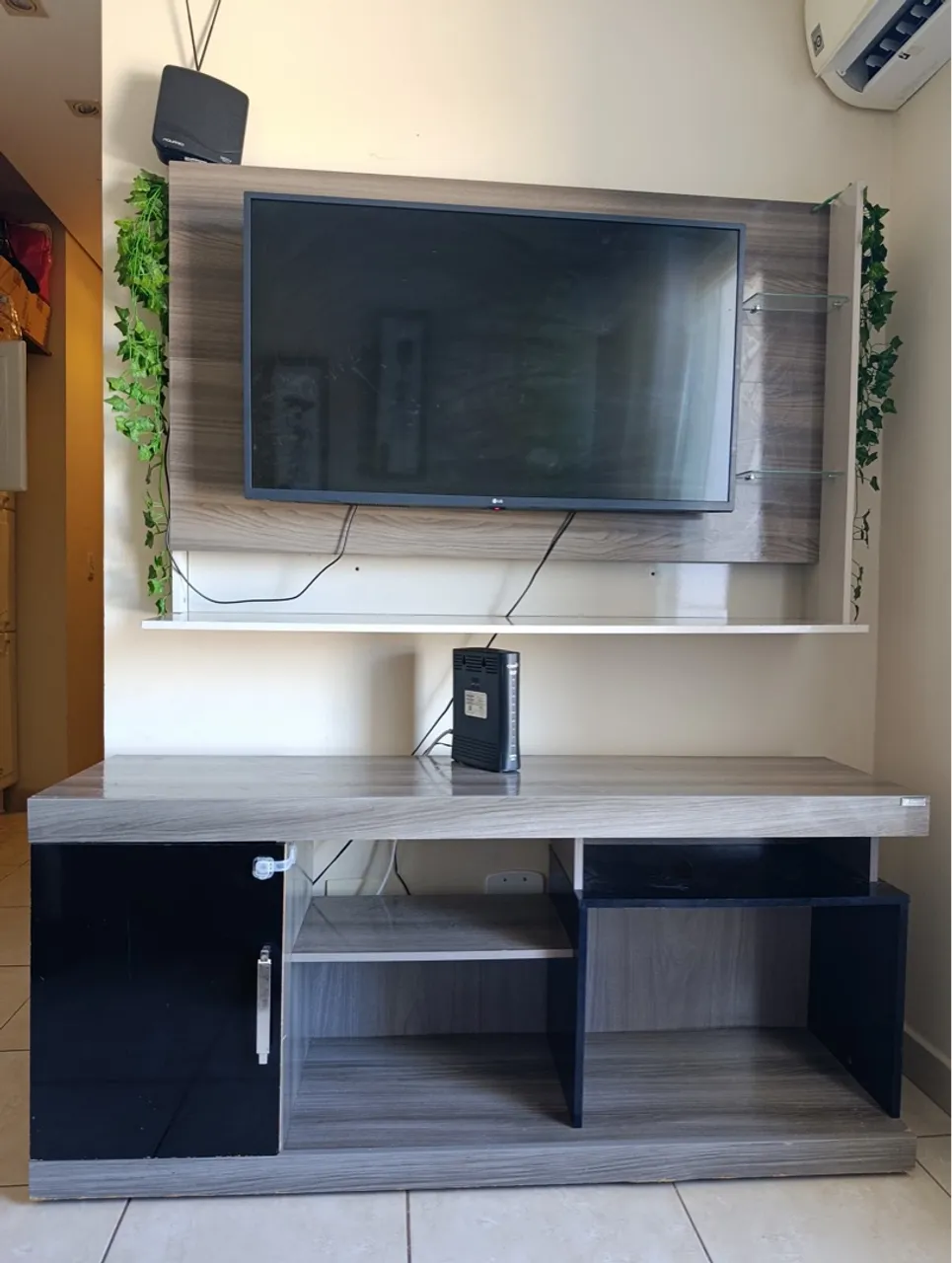 Rack com painel para TV moderno