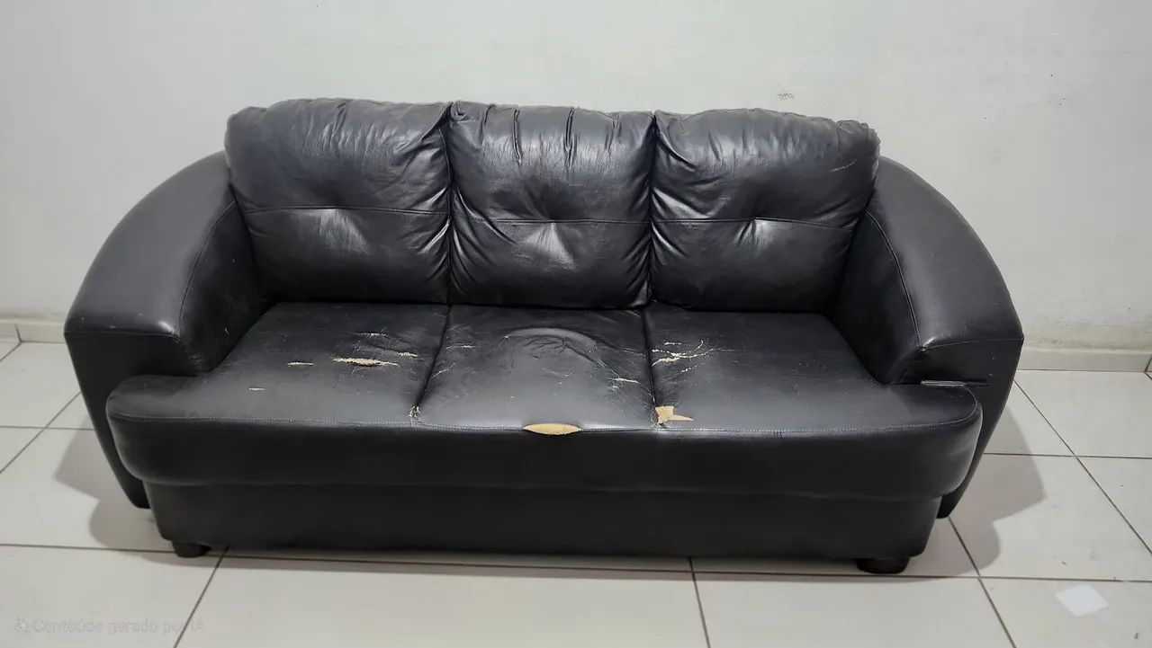 Sofá 3 lugares courino usado