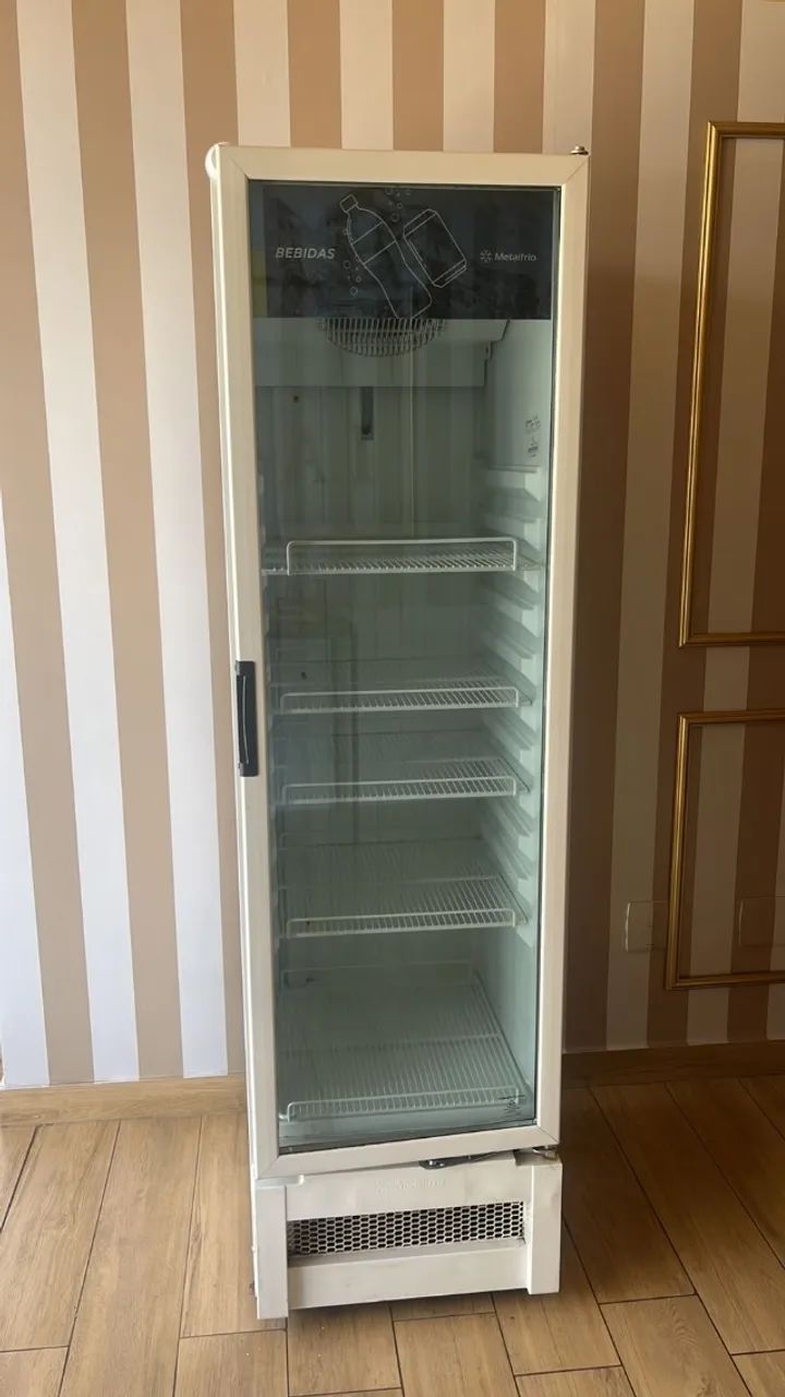 Geladeira Expositora Metalfrio 326L - Geladeiras e Freezers