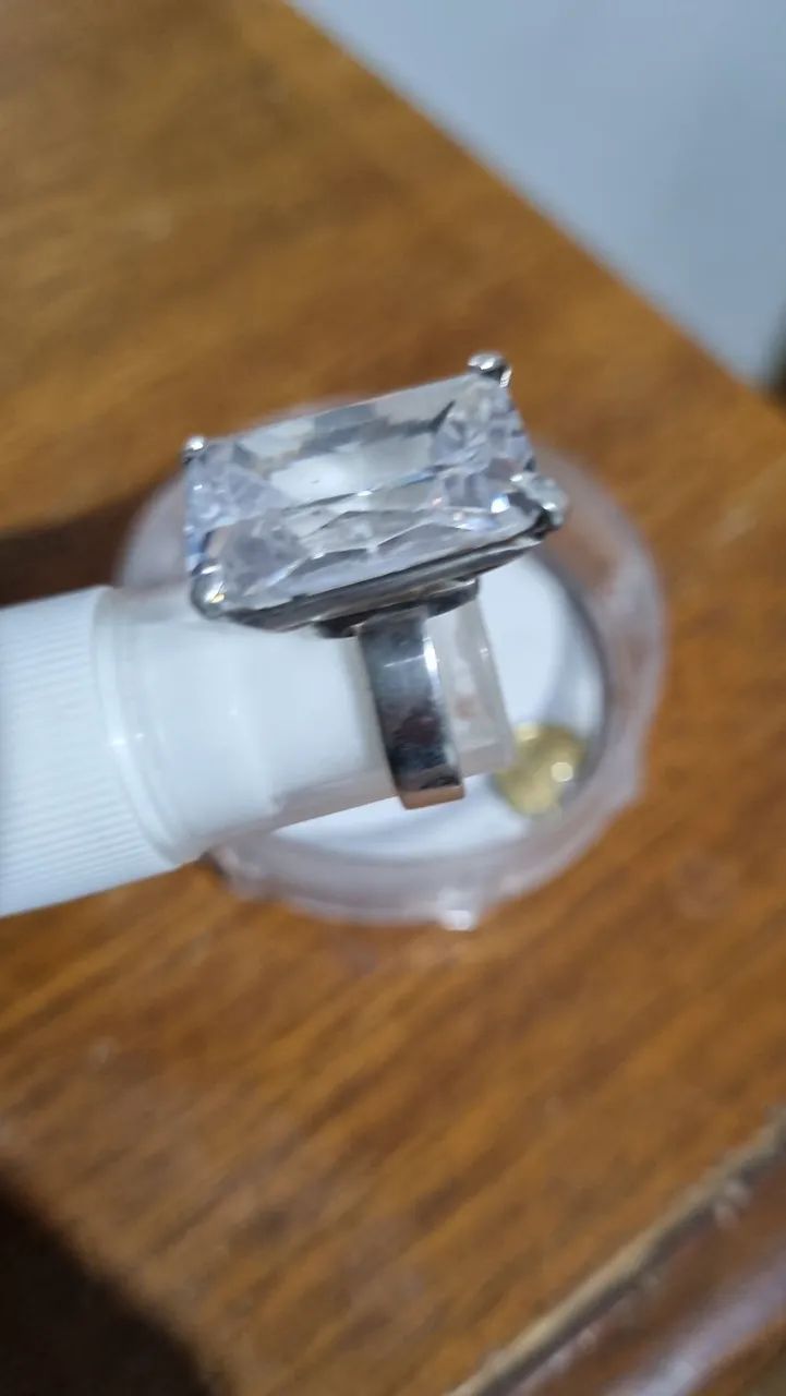Anel de pedra grande de brilhante elegante prata  