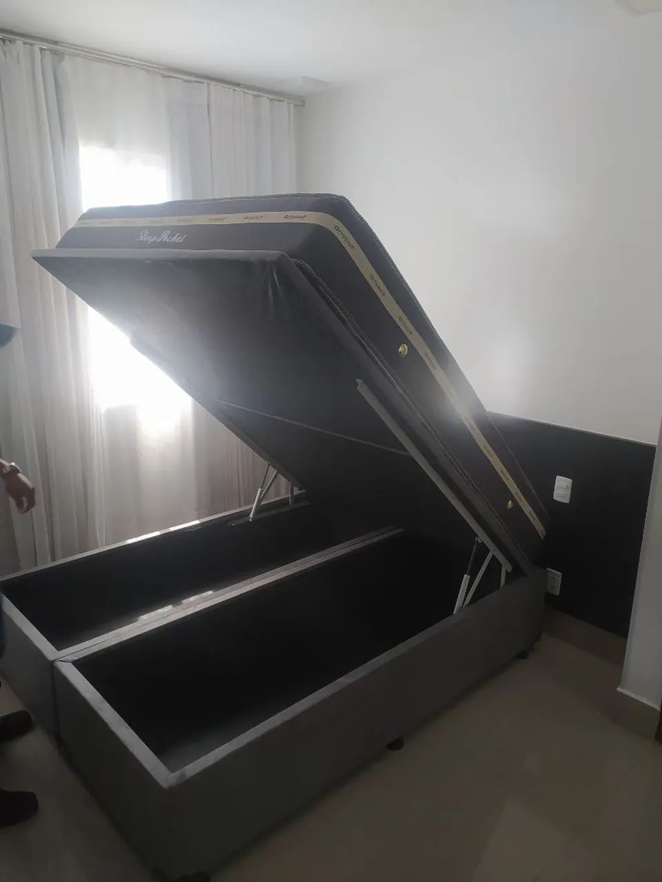 Cama Queen baú e colchão 