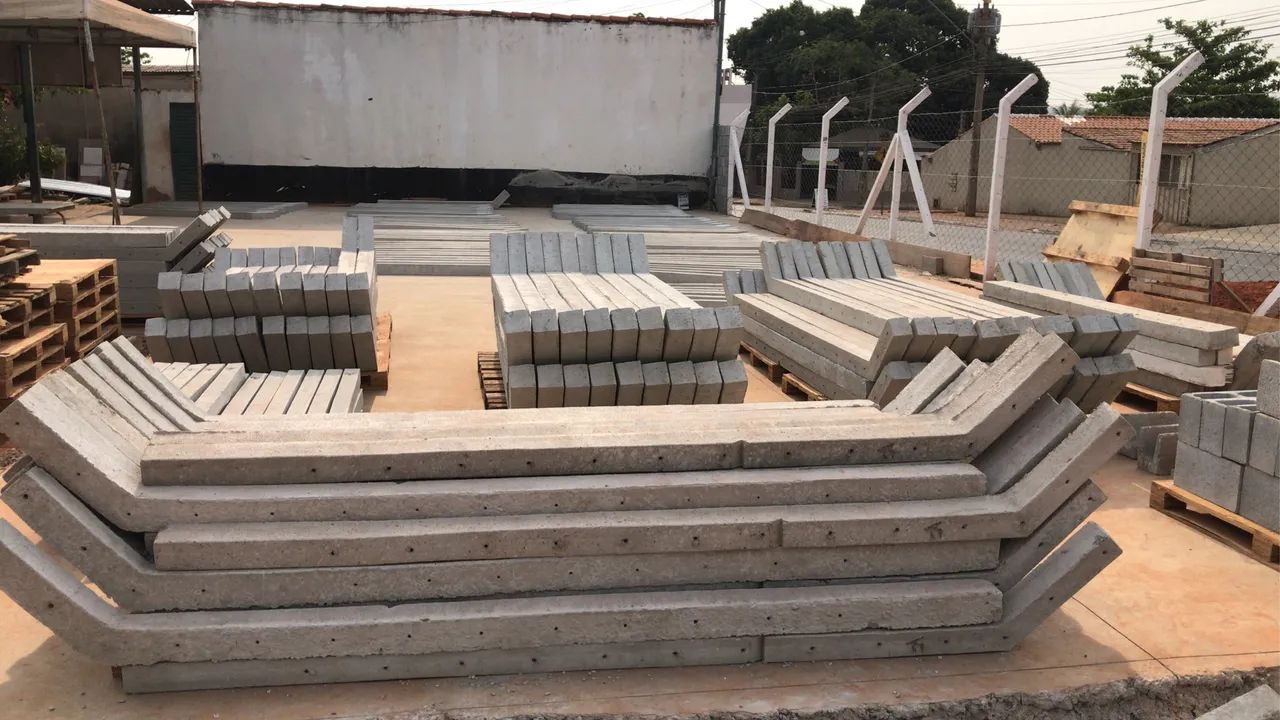 Postes em cimento para cercas, alambrado. - Foto 2