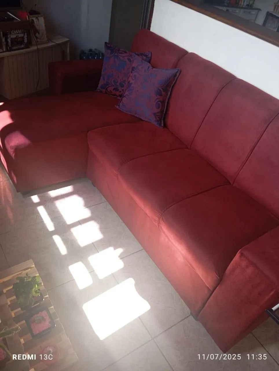 Sofá com chaise bordo com 2.00 metros 
