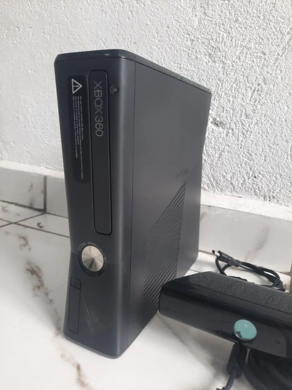XBox 360 + Kinect + Jogos Físicos 1 Controle  - Foto 2