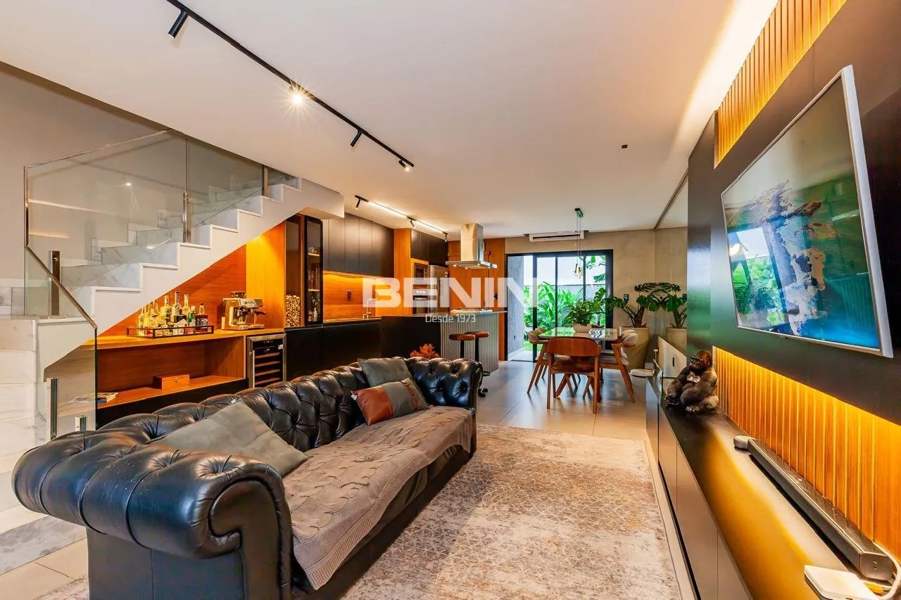 Venda de Sobrado em Canoas-RS, bairro MONT SERRAT com 125m² Área Const. Venda de Sobrado e