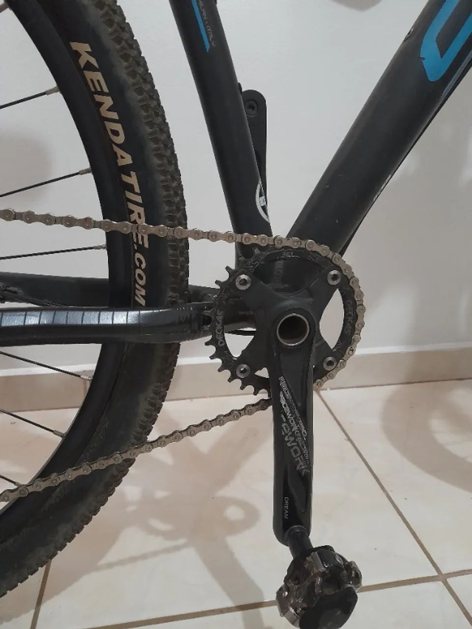 Bicicleta OGGI, bike MUITO NOVA, pedal clipe SHIMANO, 1 coroa (1x11), suspensão ROCKSHOK - Foto 3