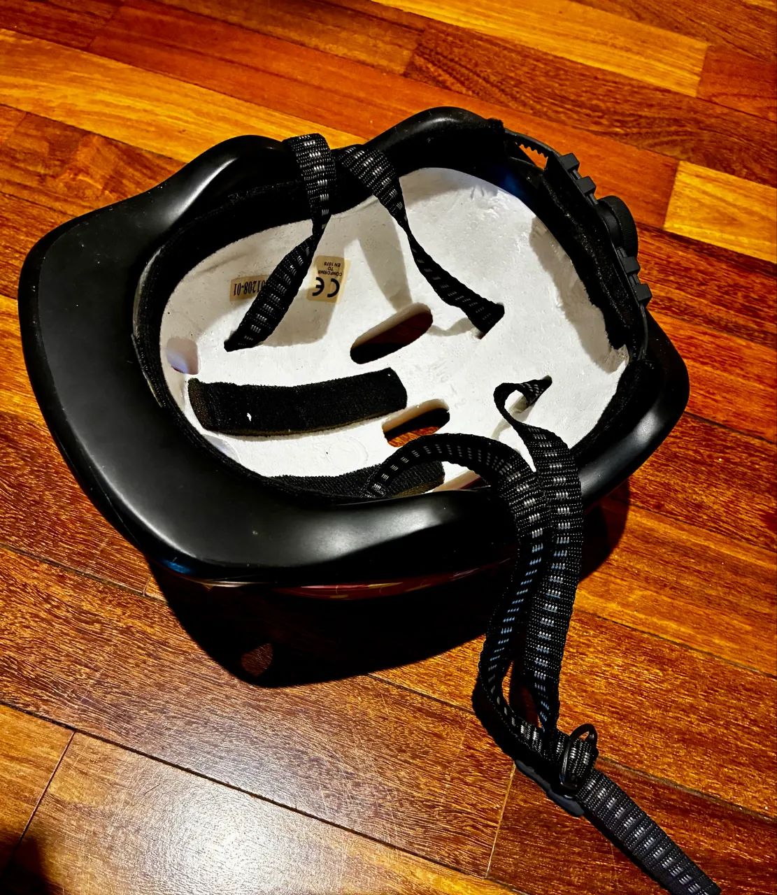 Capacete infantil - GIA XS - excelente estado - com alças - para bike e patins - Foto 4