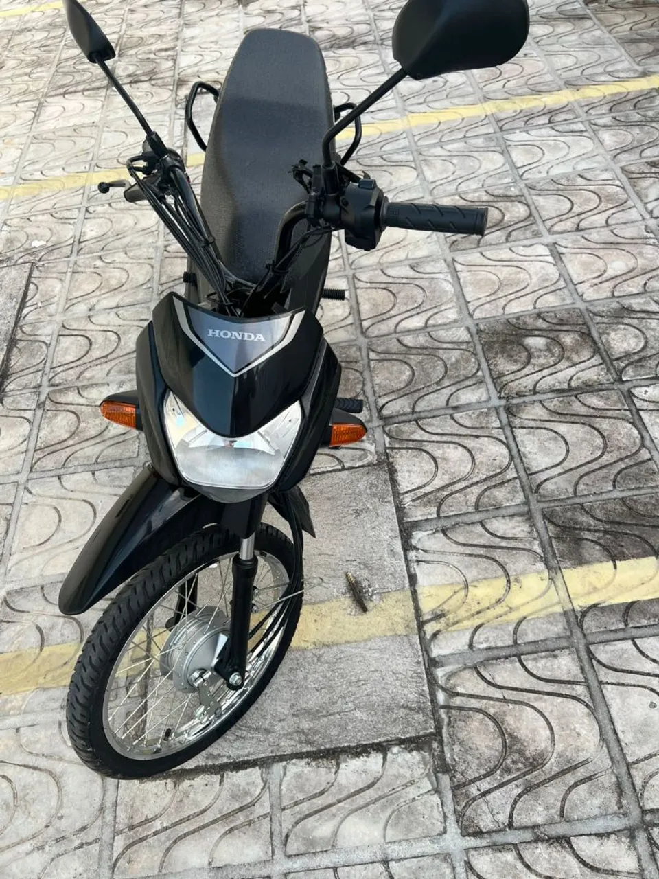 Moto bem conservada, ainda na garantia, revisões em dia. 6 meses de uso... Mais info chat