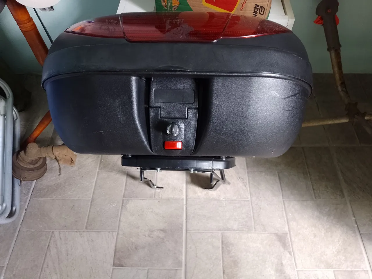 Baú para moto com suporte