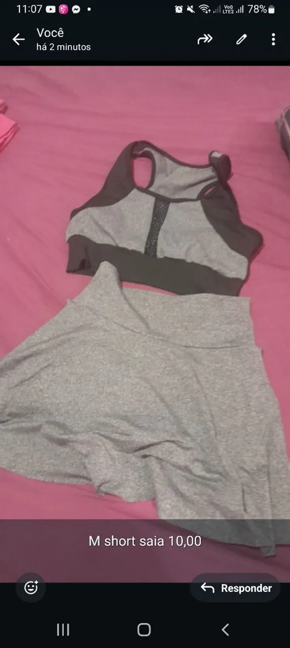 Short saia cinza com top fitness tam M