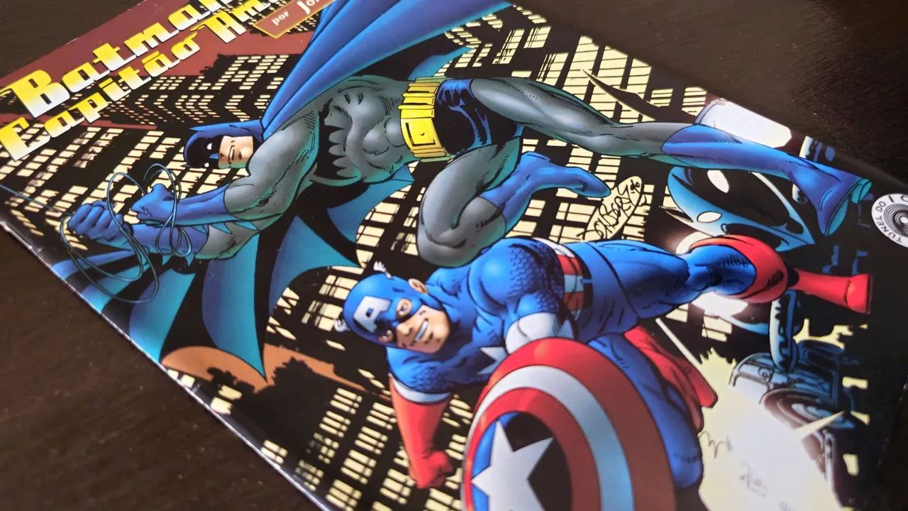 Batman e Capitão América - DC Comics - Marvel - HQ Abril - Foto 2