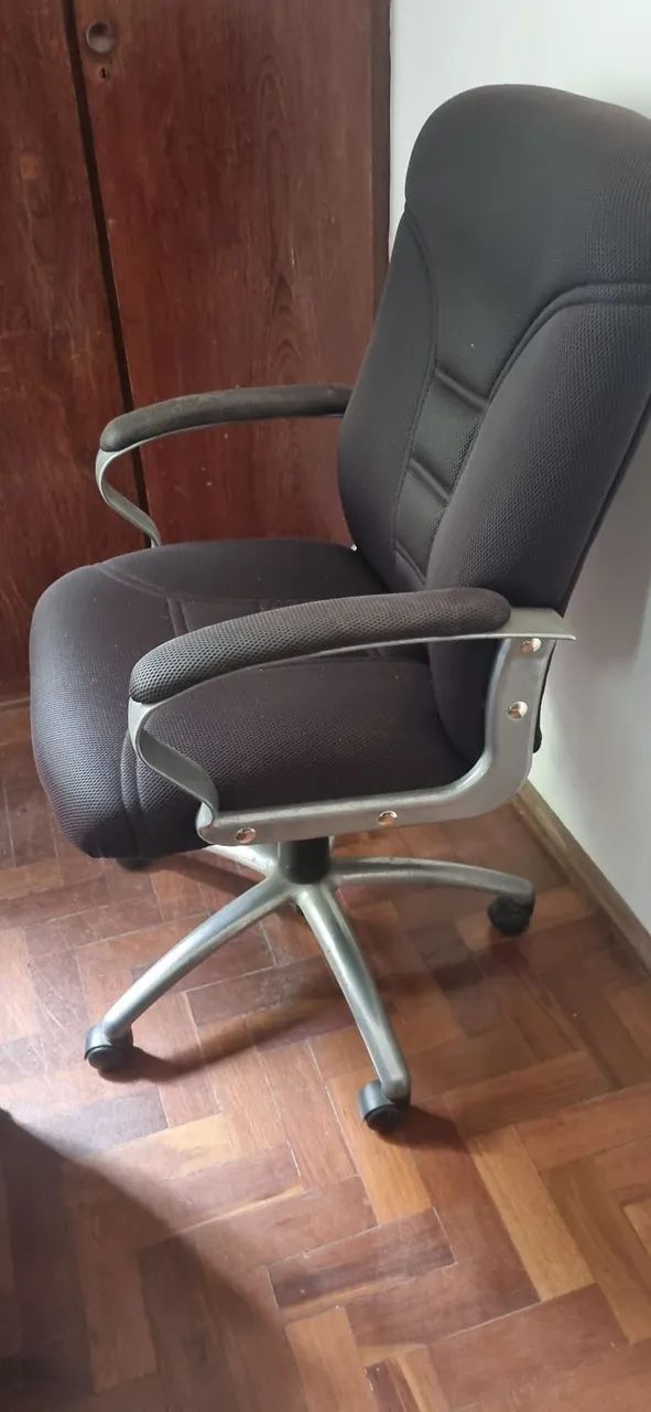Cadeira em tecido ealuminio  - Foto 2