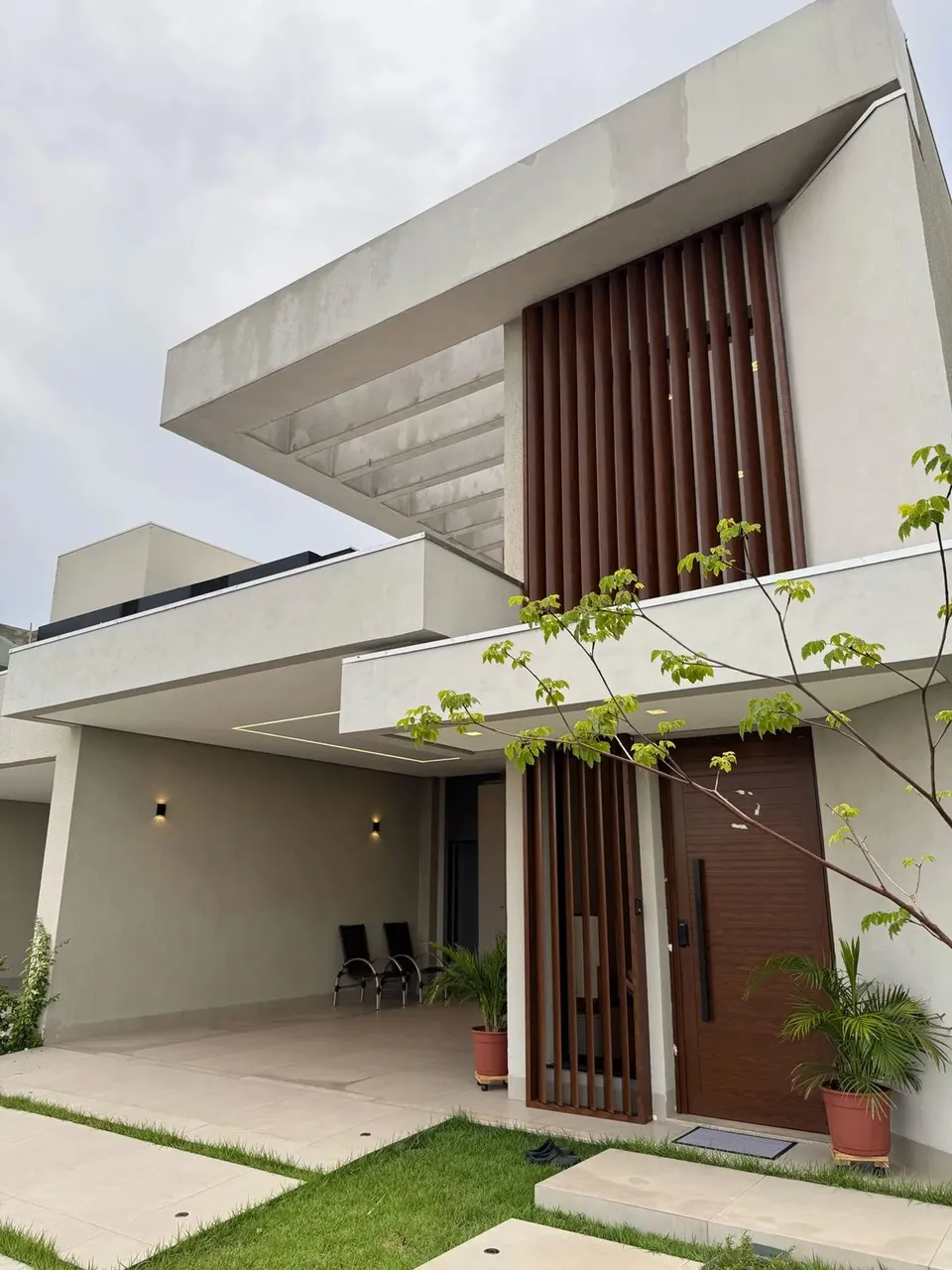 Sobrado para venda tem 300 metros quadrados com 3 quartos em Morada dos Nobres - Cuiabá -