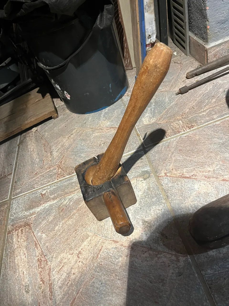 pilão de madeira, uma ferramenta de cozinha - Foto 2