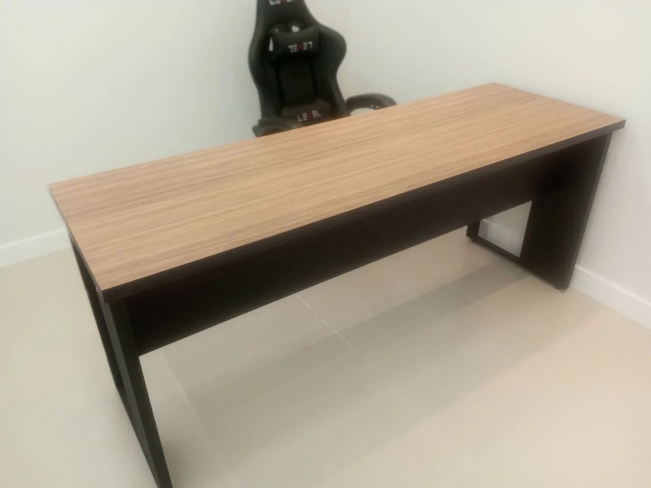 Mesa de Escritório Moderna com Estrutura em Aço Preto - Foto 6