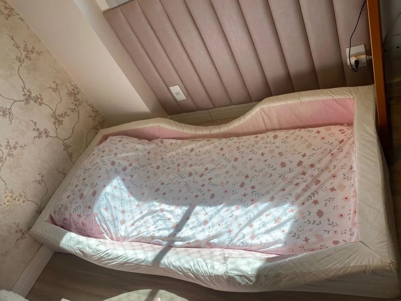 Cama infantil almofadada 