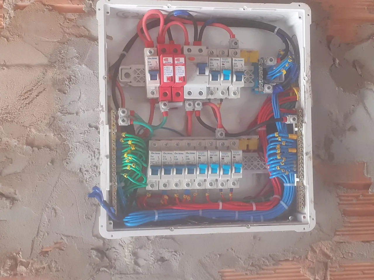 Eletricista predial e residencial é cormecio