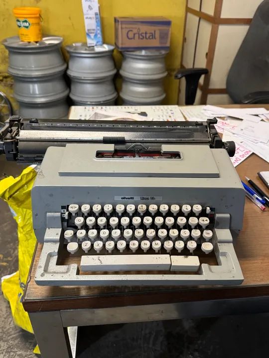 Máquina de escrever Olivetti Linea 98