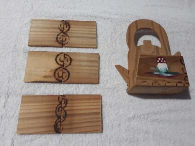 Antigo Porta copos, Xícaras e ou Canecas Feito de Madeira Artesanato com 7 Peças dos Anos  - Foto 3
