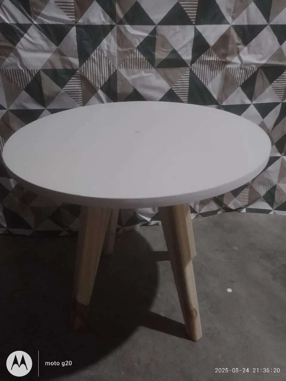 Mesinha de centro na cor cinza claro