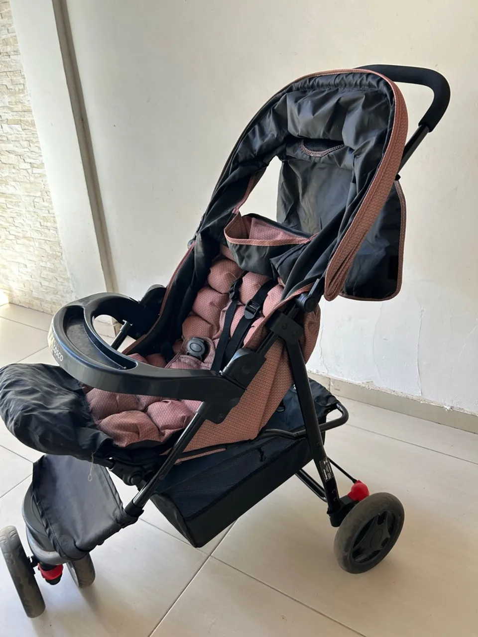 Carrinho de Bebê Confortável e Prático