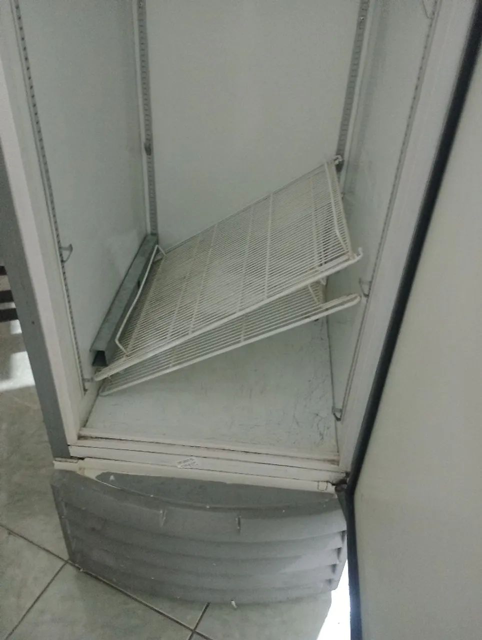 Freezer vertical