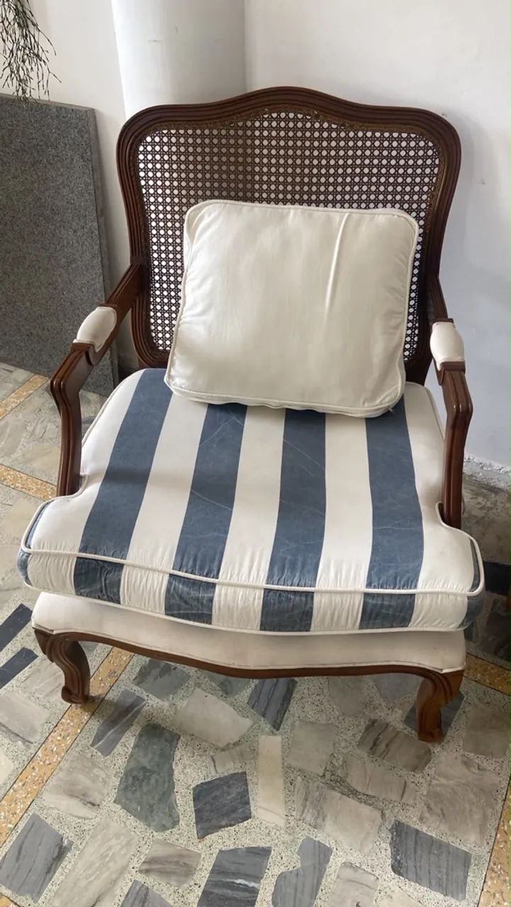 Poltronas lindas, estilo Luís XV. 02 unidades. Cada é 1.100,00 - Foto 2