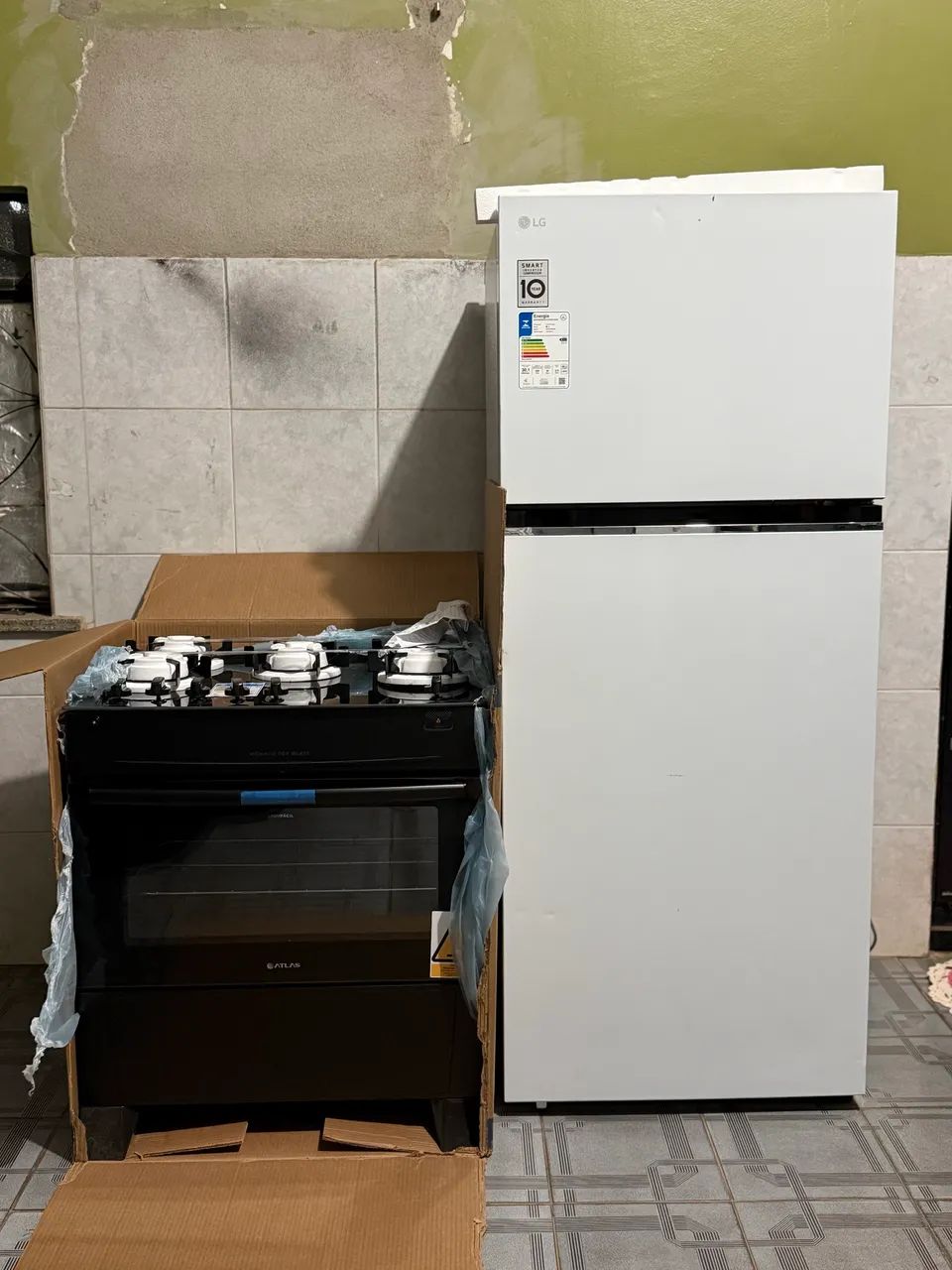 Geladeira LG inverter frosfree 375 litros + fogão 5 bocas tampo em vidro nunca usado 