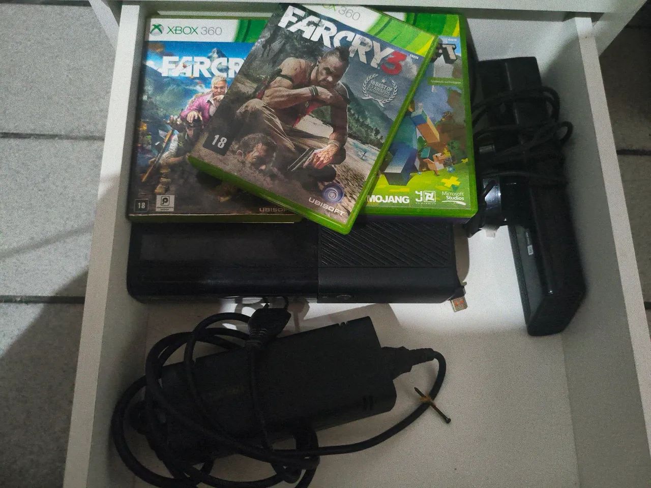 Xbox 360 super slim 