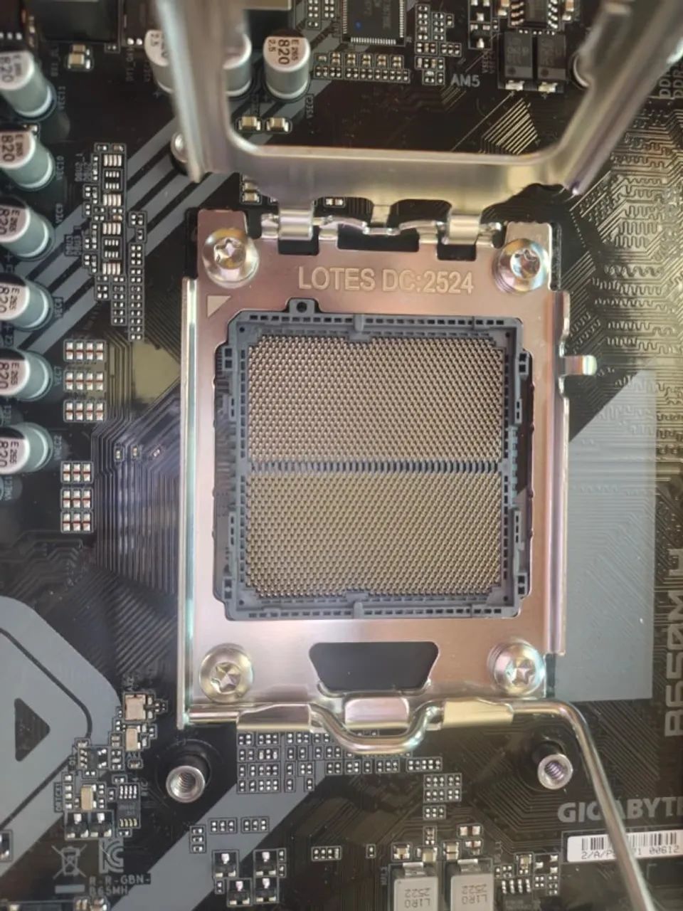 Placa mãe GIGABYTE B650M H - USADA - Foto 4