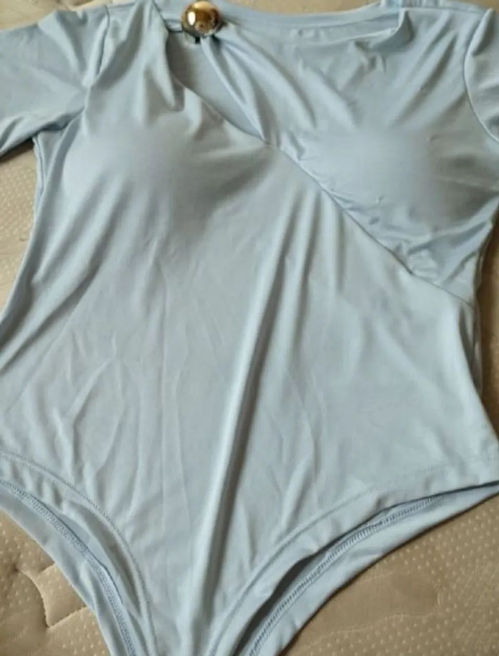 body azul bebê com detalhe dourado - Foto 5