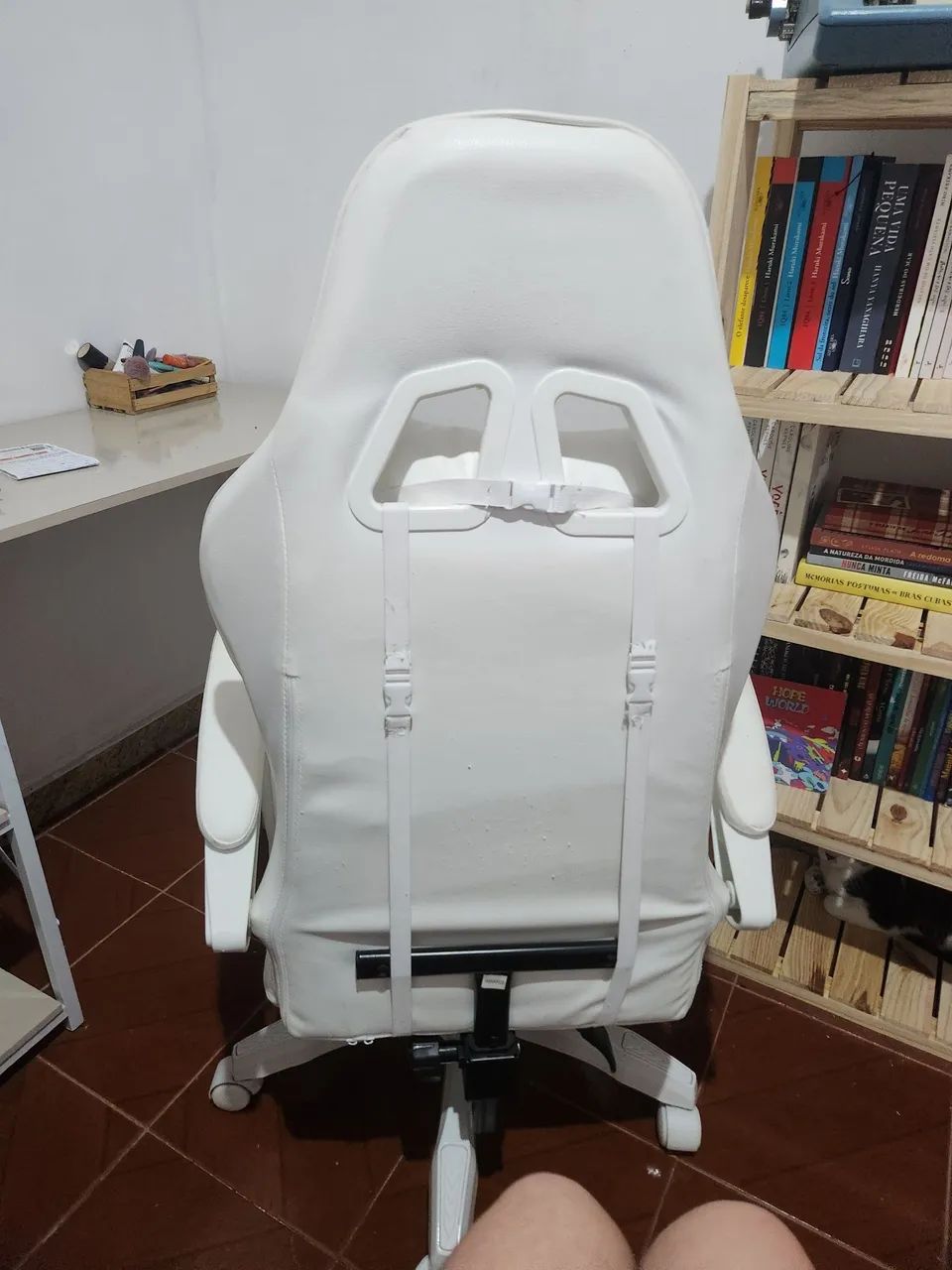 Cadeira branca  - Foto 5
