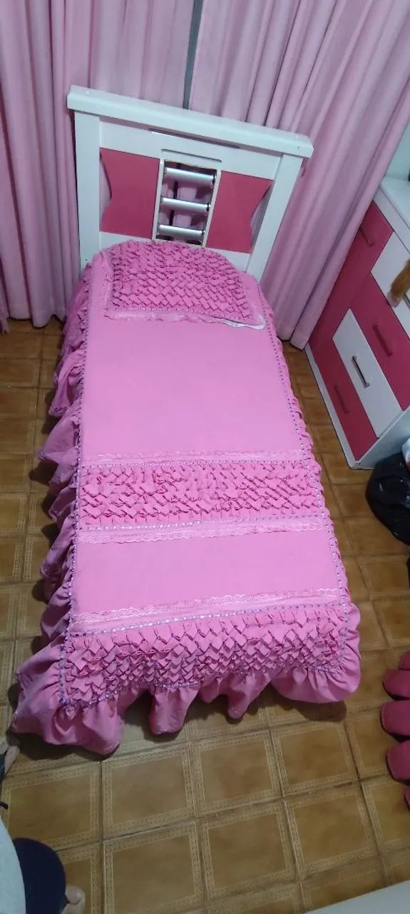 Colcha Rosa Bordada com Pedrarias - Foto 2