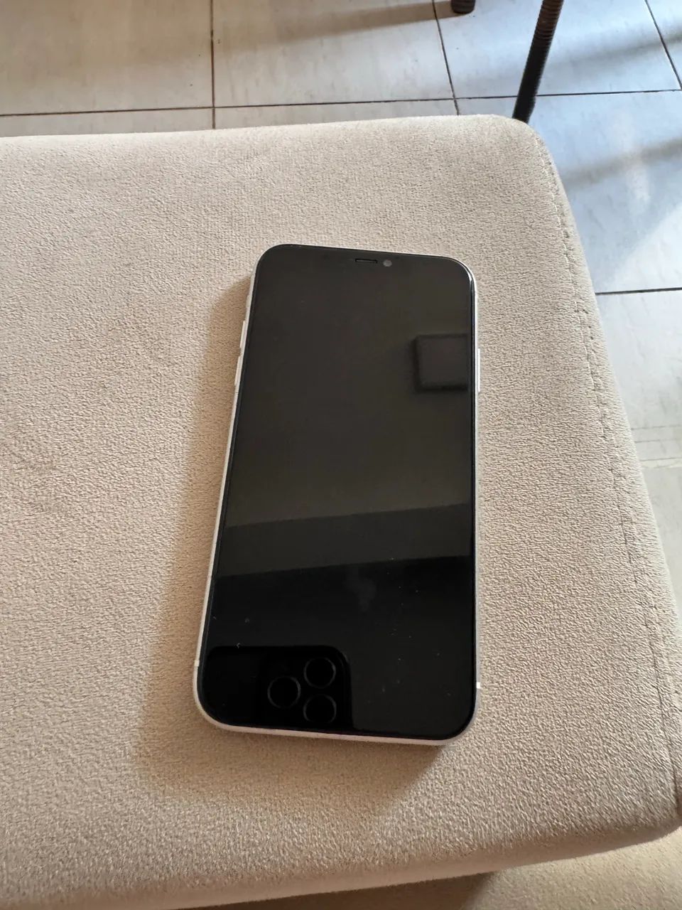 Celular iPhone 11 branco 64g
