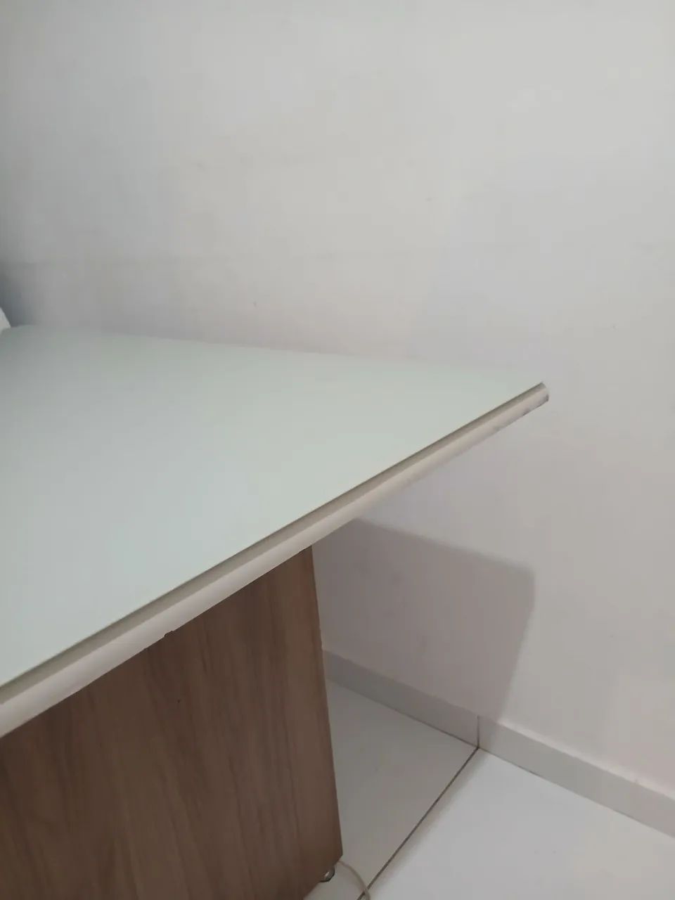 Mesa de vidro e MDF sem cadeiras - Foto 3